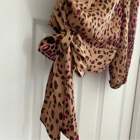 Express Leopard Print One Shoulder Blouse Bow Brown Sz XS 🆕 - Picture 5 of 6